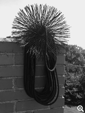 Schornsteinfeger bei der Arbeit.